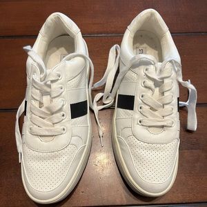 Steve Madden Braden style leather tennis shoes. Slightly worn. Size 7 M.